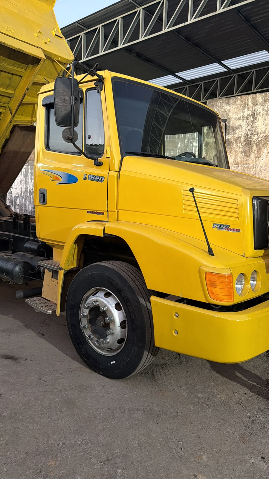 Mercedes-Benz 1620 1999/1999, foto 4 de 4