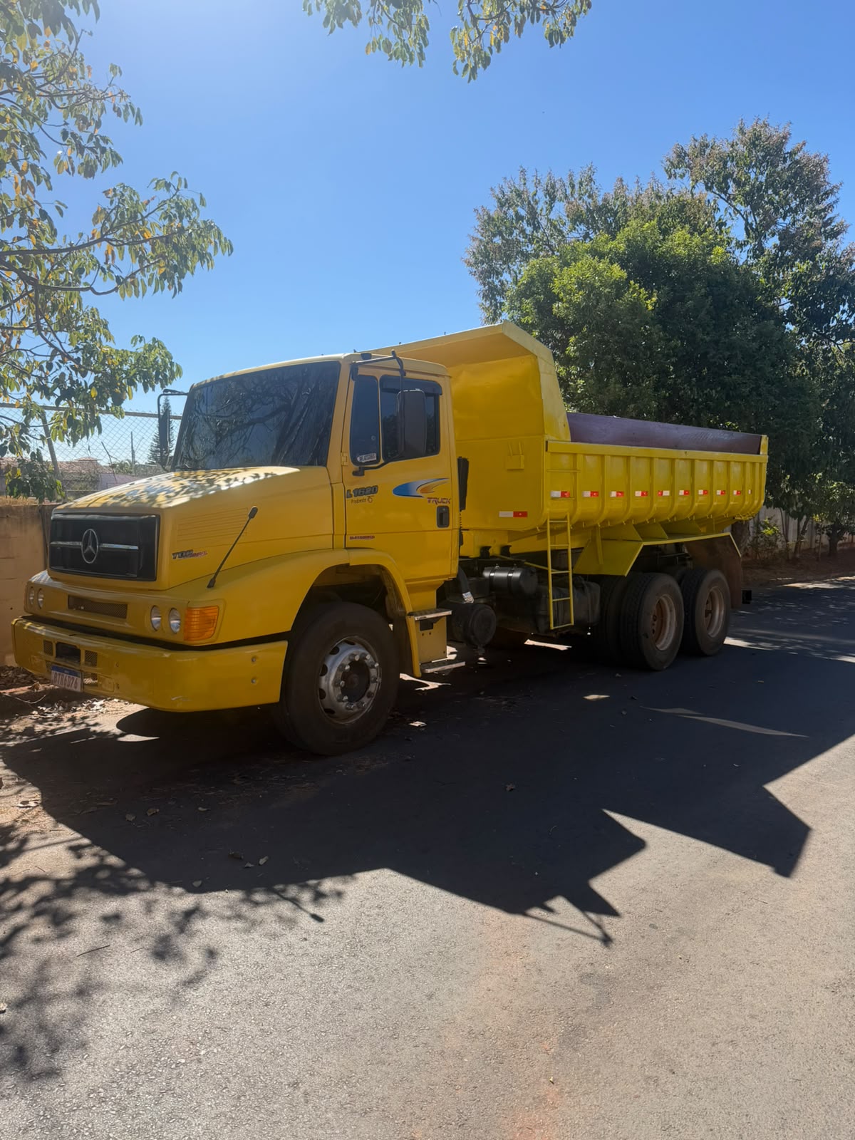 Mercedes-Benz 1620 1999/1999, foto 2 de 4