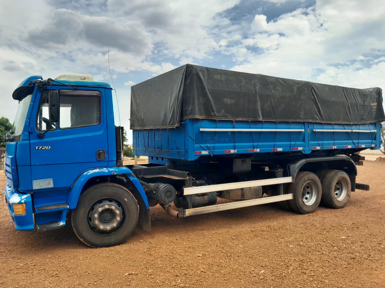 Mercedes-Benz 1720 2001/2001, foto 2 de 12
