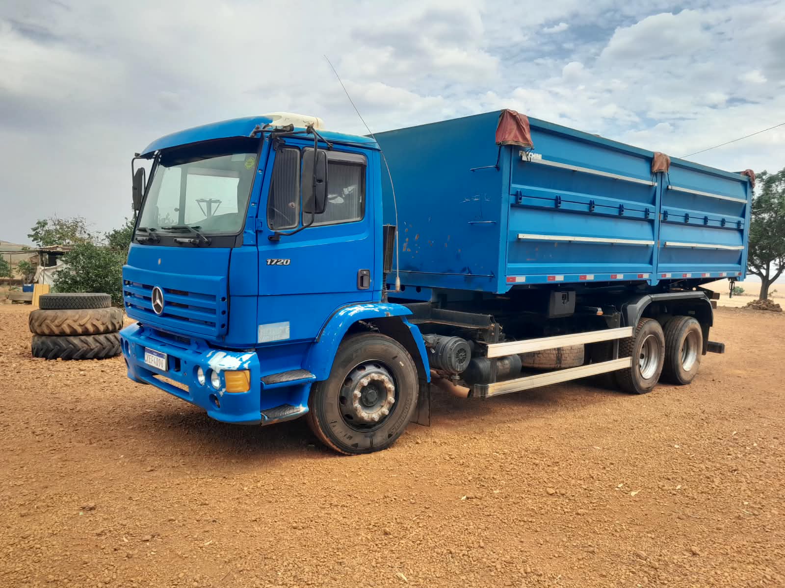 Mercedes-Benz 1720 2001/2001, foto 1 de 12