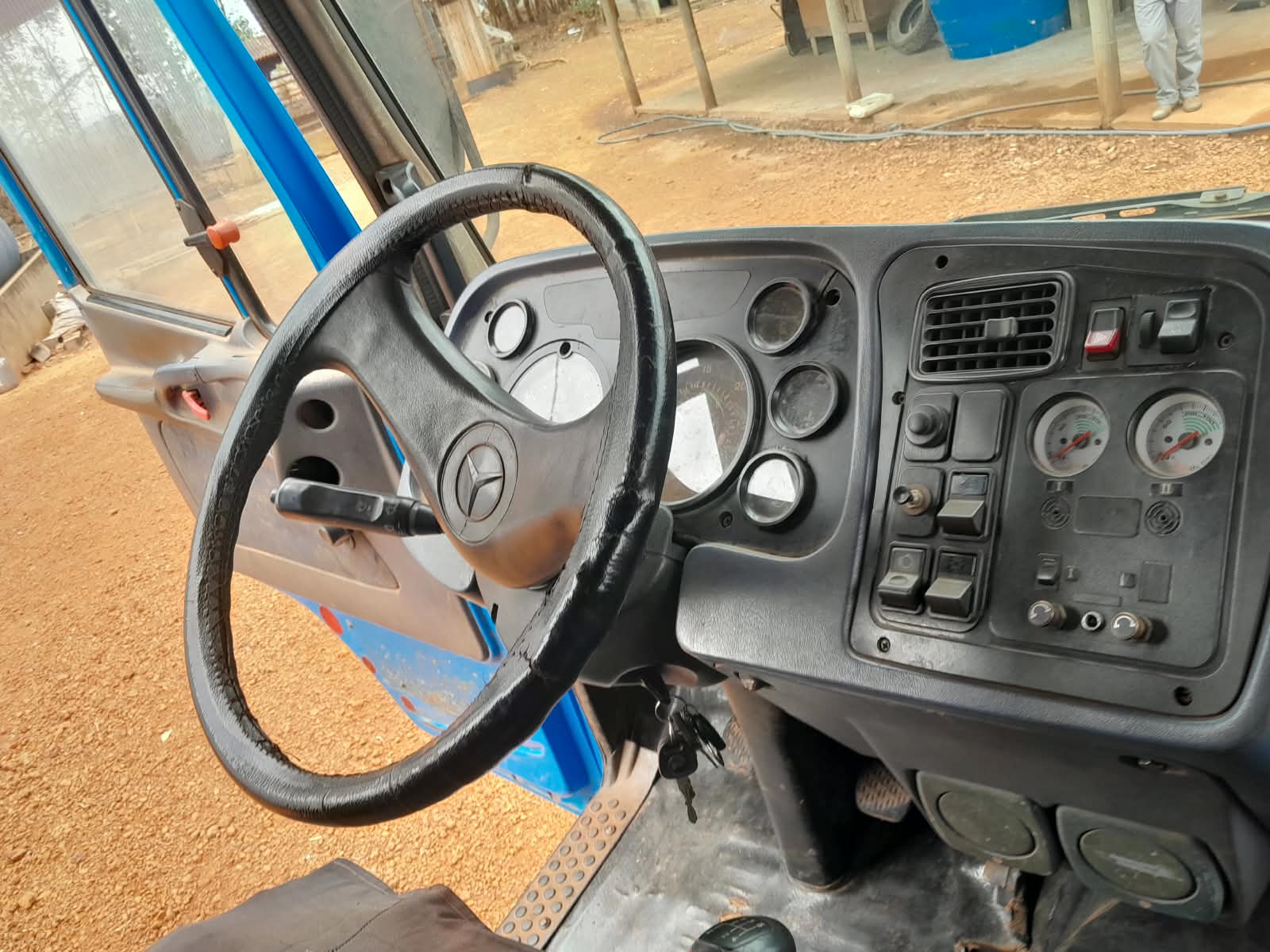 Mercedes-Benz 1720 2001/2001, foto 11 de 12